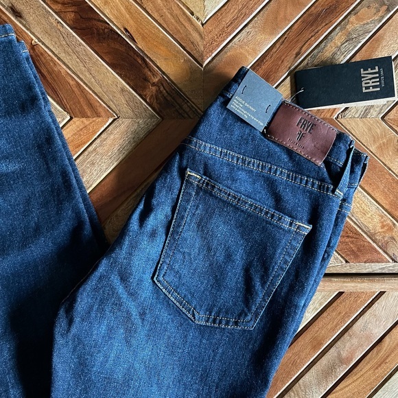 Frye Addie Skinny Jeans in Blake - Picture 2 of 13